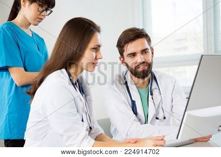 Group of doctors in the hospital discuss the diagnos of the patient