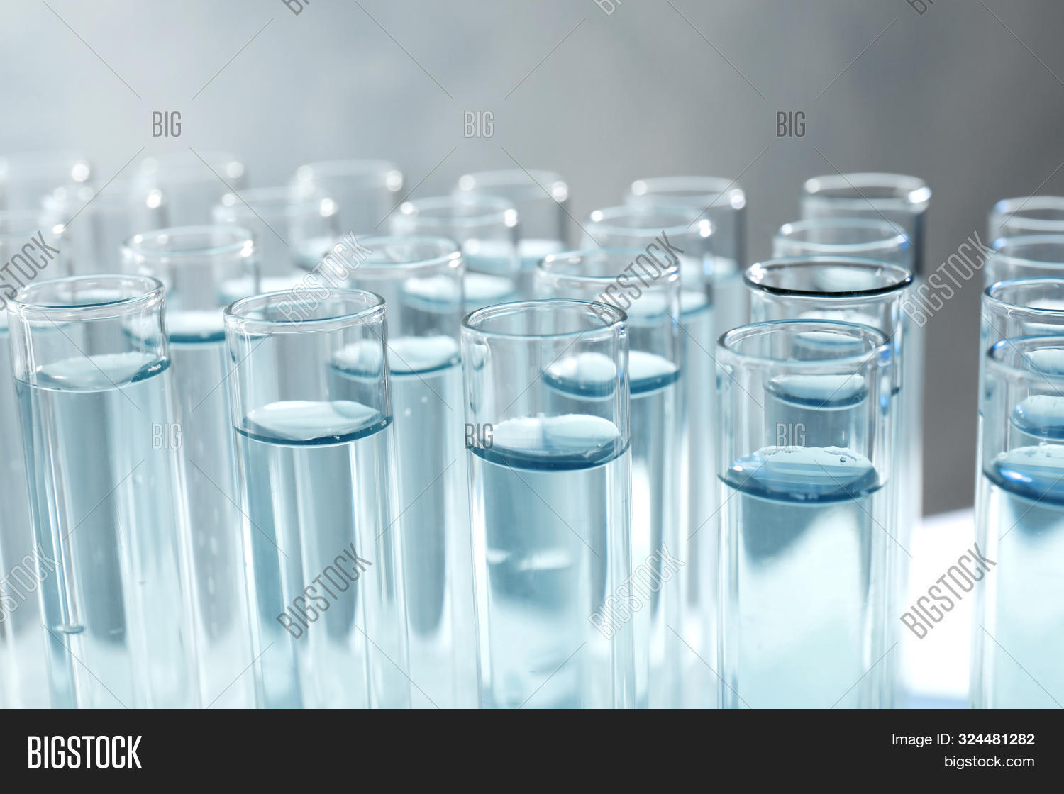 Вода в пробирке. 13 кг. Пробирка заполнена водой. Масса пробирки с песком. Цветы в пробирках и колбах.