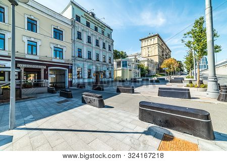 Sadovaya-samotyochnaya Street, 16s1, Clinic Them. Svyatoslav Fedorov.russia.2019
