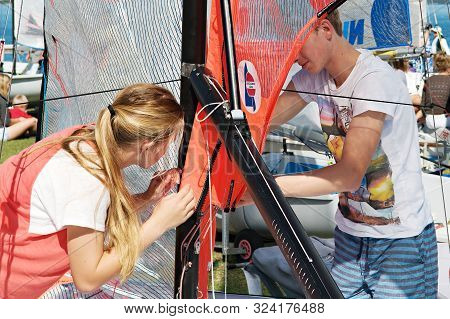 Lake Macquarie, Australia - April 18, 2013: School Children Preparing Sailing Craft For Competition 