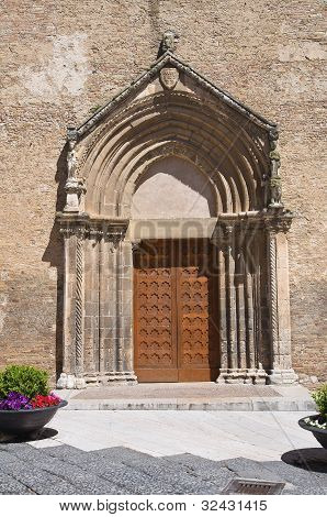 Svatyni kostela St. Francesco. Lucera. Puglia. Itálie.