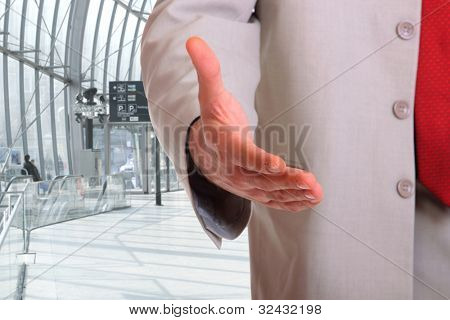 Podnikatel dává ruku pro handshake