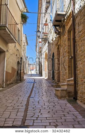 Yolun. Pietramontecorvino. Puglia. İtalya.