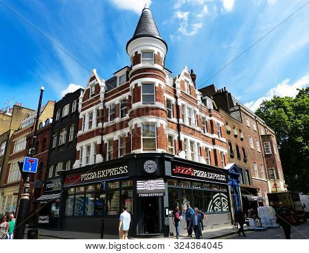 London / England Uk - Giugno 28, 2014: Jazz At Pizza Express Is Famous For Live Jazz Music.