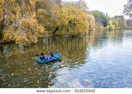 Uman, Ukraine - October 21, 2018: Landscape Park Sofiyivka. Autumn Upper Pond And The Pink Pavilion 