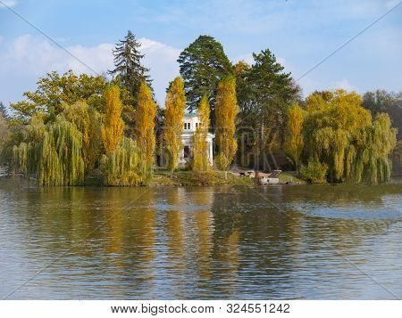 Uman, Ukraine - October 21, 2018: Landscape Park Sofiyivka. Autumn Upper Pond And The Pink Pavilion 