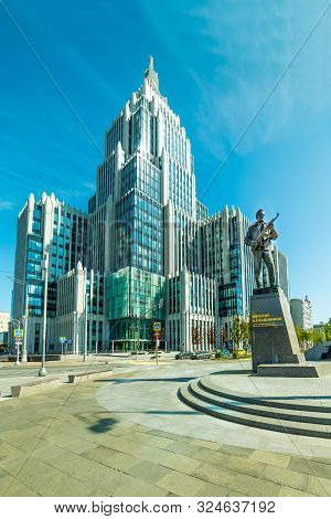 City The Moscow .arms Lane, 41,armory (business Center).monument To M.t. Kalashnikov.russia.2019