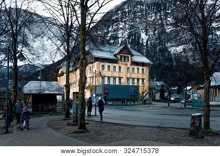 Halstatt, Salzkammergut, Austria - December 30th 2016: A Yellow Building In A Small Town With Touris