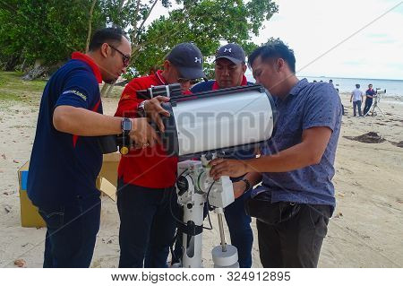 Labuan,malaysia-sept 29,2019:professional Astrophotography Telescope Equipped With Guider Scope & Ob