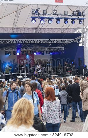 Novosibirsk, Russia - 22 August 2015: Lenovo Fiber Fest - City Day Holiday, Stage Preparation And Ga