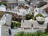 Pohled shora střešní francouzské vesnice