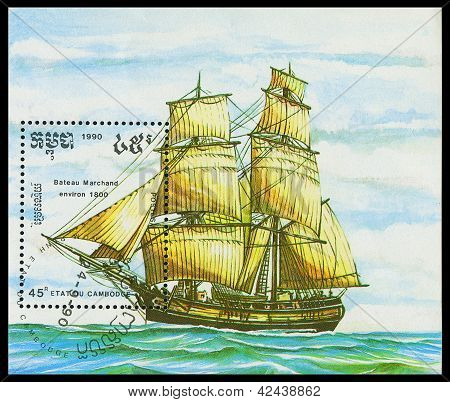 Camboya - alrededor de 1990: Un sello impreso en Camboya muestra imagen de un antiguo velero alrededor de 1990