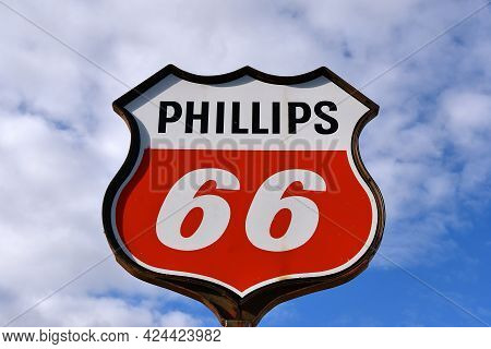 Great Bend, North Dakota, May 9, 2021:  An Old Gas Delivery Truck Bearing The Logo Represents Philli