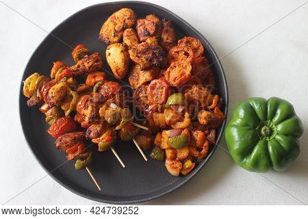 Air Fried Chicken And Bell Peppers In Skewers. Boneless Chicken Cubes Marinated With Yogurt And Spic
