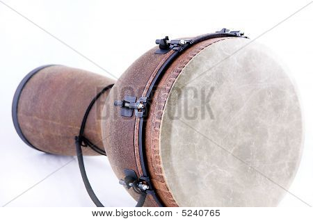 Africké Djembe buben izolované na bílém
