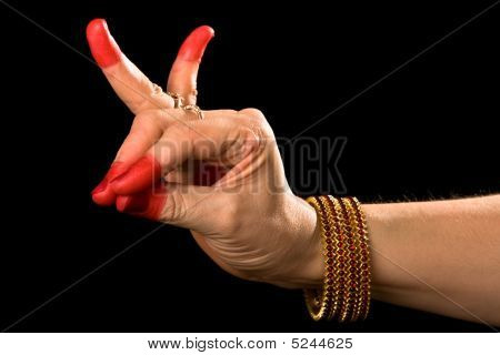 Katakamukha Hasta indickým tancem Bharata Natyam