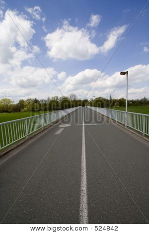 Brücke im Frühjahr