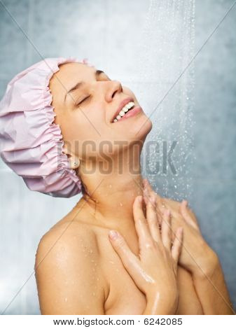 Chica es en la ducha