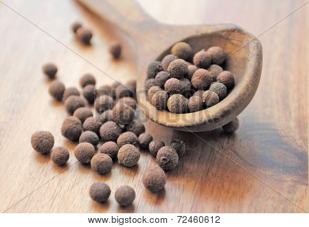 Whole allspice peppers