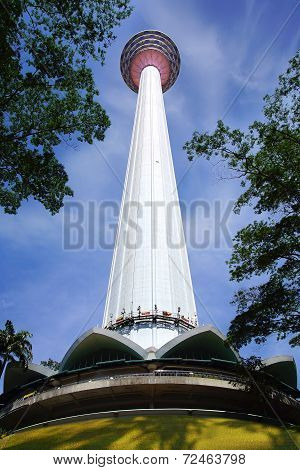 Kuala Lumpur Tower (menara).