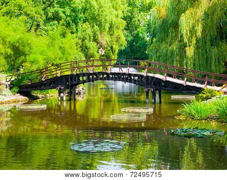 Garden bridge