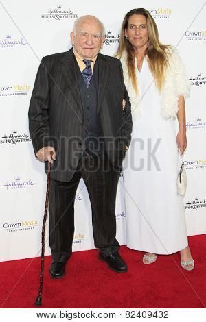 LOS ANGELES - JAN 8: Ed Asner, daughter Liza at the TCA Winter 2015 Event For Hallmark Channel and Hallmark Movies & Mysteries at Tournament House on January 8, 2015 in Pasadena, CA