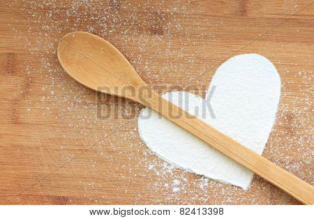 heart from flour and spoon