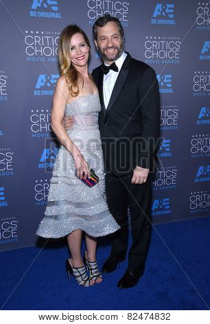 LOS ANGELES - JAN 16:  Judd Apatow & Leslie Mann arrives to the Critics' Choice Awards 2015  on January 16, 2015 in Hollywood, CA                