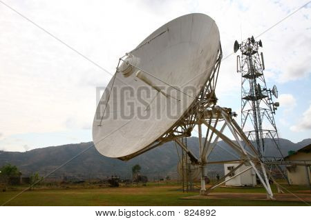 จานดาวเทียม