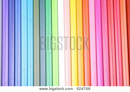 ดินสอสีมีสีสันสวยงาม