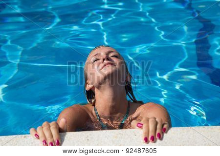 Sexy Girl In Bikini Swimms In Swimming Pool.
