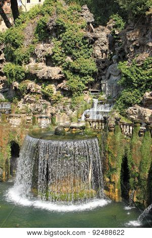 Oval Fountain in Villa d'Este