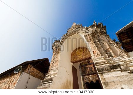 Ancienne porte du Temple de Phrathatlampangluang