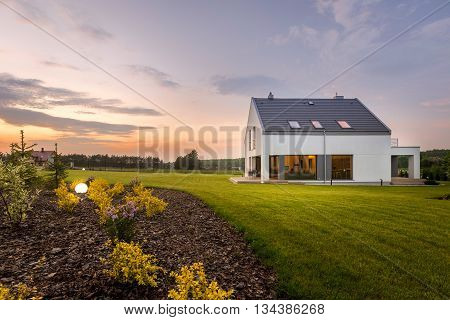 Beautiful Home With Amazing Landscape