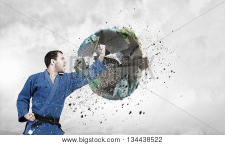 Krate man in action