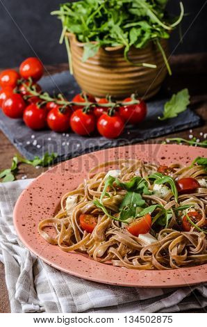 Spaghetti With Mozzarella, Cherry Tomatoes And Arugula