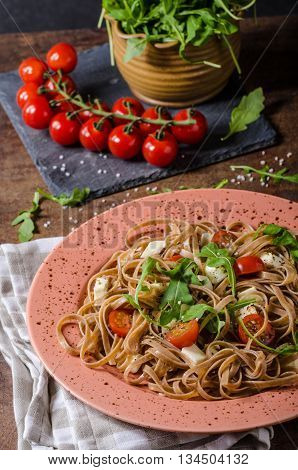 Spaghetti With Mozzarella, Cherry Tomatoes And Arugula