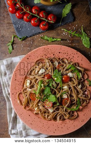 Spaghetti With Mozzarella, Cherry Tomatoes And Arugula