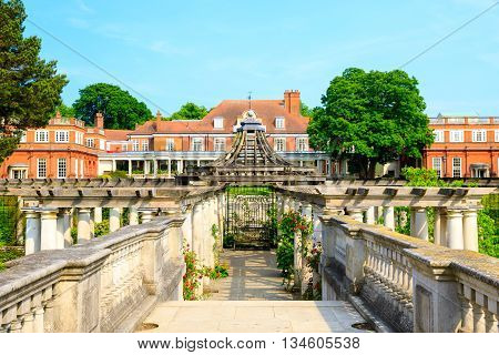 Hampstead Pergola And Hill Garden