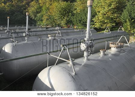 Many Tanks With Venting Valves And Safety Valve For The Storage Of Flammable Gas In The Fuel Product