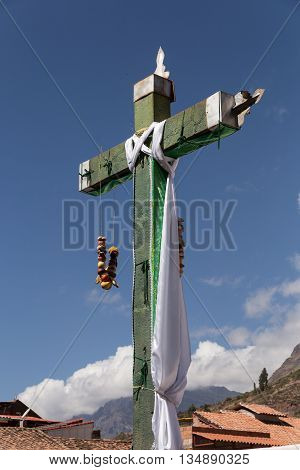 Cross located in church courtyard in Peruvian village of Pisac