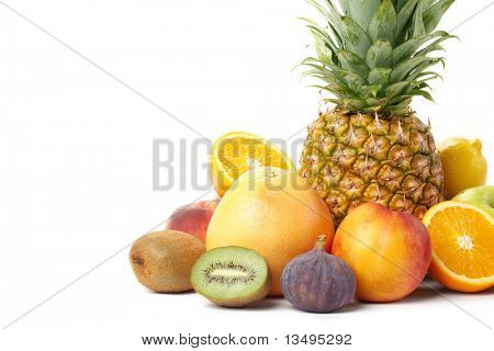 Fruta sobre un fondo blanco