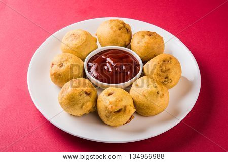 indian snacks also known as urad daal vada or indian pakoda or couth indian pakora or batata vada or aalu bonda or aalu bonde