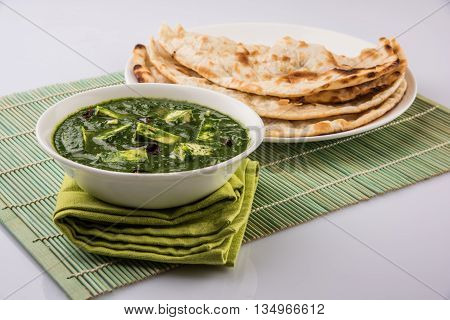 tasty palak paneer served with nan / naan / roti / chapati / fulka / tandoori naan / indian bread