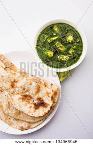 tasty palak paneer served with nan / naan / roti / chapati / fulka / tandoori naan / indian bread