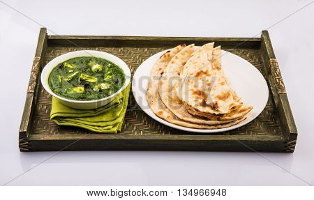 tasty palak paneer served with nan / naan / roti / chapati / fulka / tandoori naan / indian bread