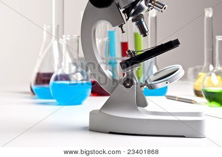 Microscope et laboratoire Flacks
