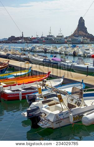 Acitrezza Italy - September 1, 2005: Sicily Island, A Long Line Of Leisure Boats In The Harbor