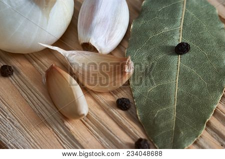Garlic, Onion, Bay Leaf, Black Pepper On A Wooden Table. Garlics. Sliced Garlic, Garlic Clove, Garli