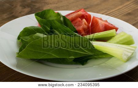 Sliced Tomatoes With Fresh Green Salad